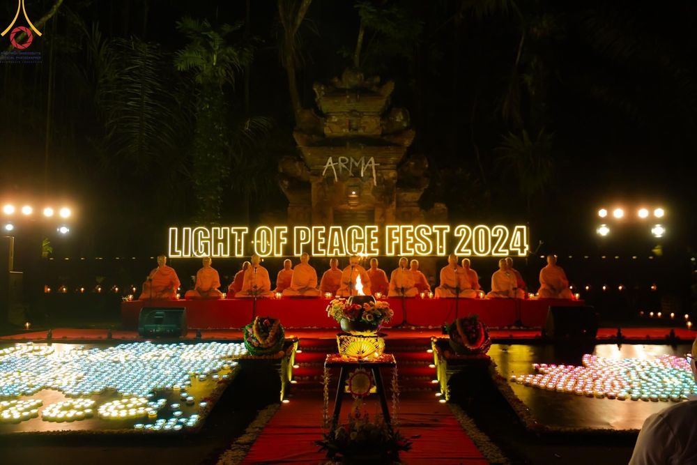 ภาพ No.156524:วัดพุทธบาหลีและวัดพระธรรมกาย จัดปฏิบัติธรรมนานาชาติ 1,151 คนจาก 78 ประเทศ ใน "วันสันติภาพสากล" ณ บาหลี อินโดนีเซีย วันเสาร์ที่ 21 กันยายน พ.ศ. 2567 เวลา 16.00-21.00 น. ณ พิพิธภัณฑ์ ARMA เมืองอูบุด จังหวัดบาหลี ประเทศอินโดนีเซีย