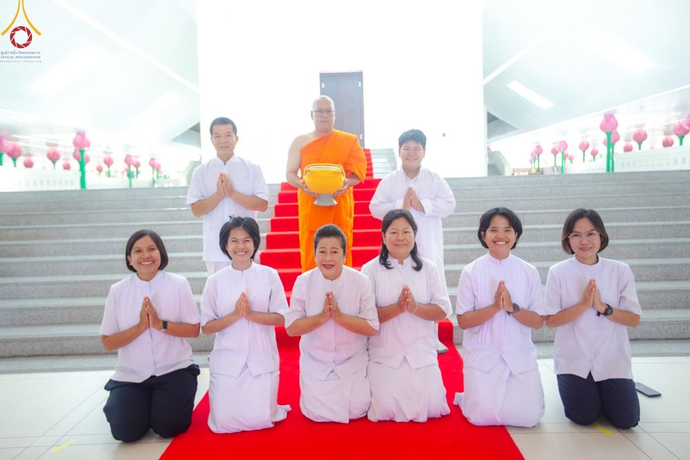 ภาพ No.159845:พิธีตัดปอยผมปลงผมนาคธรรมทายาท, พิธีบรรพชาอุปสมบทหมู่ โครงการอุปสมบทหมู่บูชาธรรม 140 ปี พระมงคลเทพมุนี (สด จนฺทสโร) ณ โบสถ์พระไตรปิฏก วัดพระธรรมกาย วันเสาร์ที่ 5 ตุลาคม พ.ศ. 2567