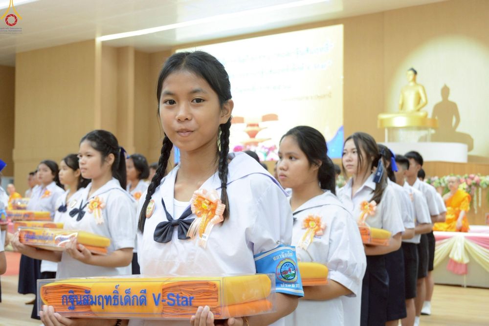 ภาพ No.246061:วันเสาร์ที่ 13 กันยายน พ.ศ. 2568 พิธีมอบผ้าไตรประธานกฐินสัมฤทธิ์เด็กดี V-Star ณ สภาธรรมกายสากล วัดพระธรรมกาย