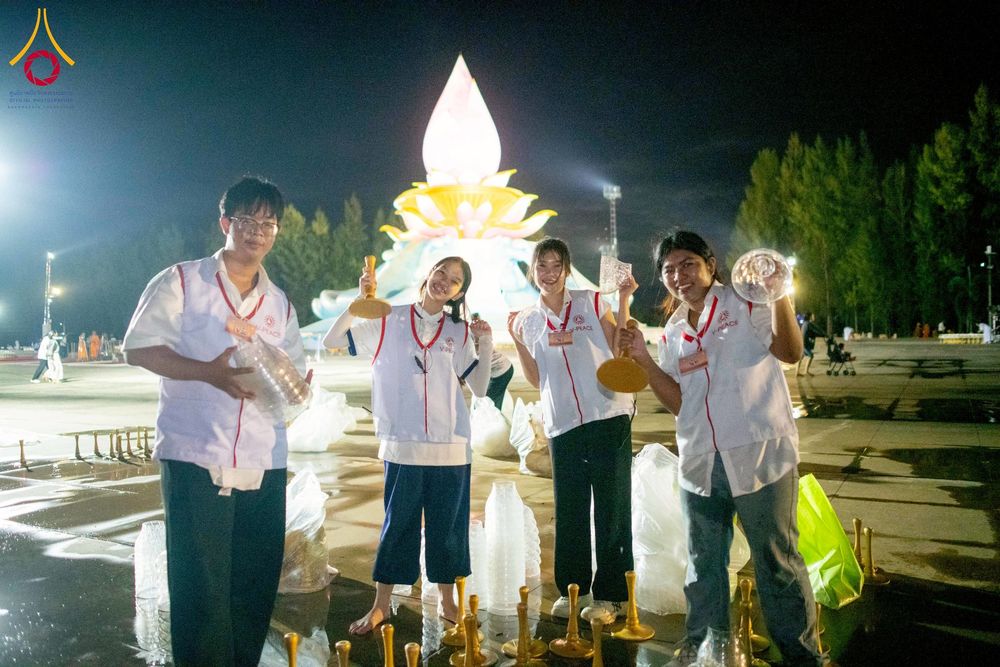 ภาพ No.266245:วันพุธที่ 5 พฤศจิกายน พ.ศ. 2568 (วันพระ ขึ้น 15 ค่ำ เดือน 12) พิธีจุดประทีปโคมลาน, โคมลอย และลอยกระทง ถวายประทีปเป็นพุทธบูชา สร้างความสว่างไสวให้กับแผ่นดินด้วยแสงธรรม ณ พุทธอุทยานนานาชาติ จังหวัดหนองคาย