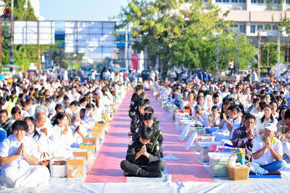 ภาพ No.280224:วันอังคารที่ ๓๐ ธันวาคม พ.ศ. ๒๕๖๘ พิธีตักบาตรพระ ๑,๐๖๙ รูป จังหวัดกาฬสินธุ์   ณ บริเวณสนามหน้าศาลากลาง จังหวัดกาฬสินธุ์ (หลังเก่า)