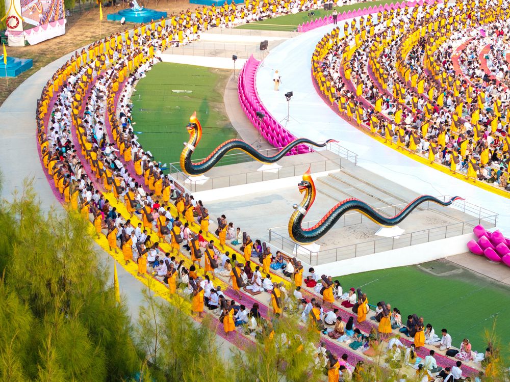 ภาพ No.299609:วันที่ 18 มกราคม พ.ศ. 2569 พิธีต้อนรับพระธรรมยาตรา (ภาพชุดที่ 2) ณ อนุสรณ์สถานลำดับที่ 5  สถานที่เผยแผ่วิชชาธรรมกายครั้งแรก อนุสรณ์สถานบางปลา วัดบางปลา อำเภอบางเลน จังหวัดนครปฐม ในโครงการธรรมยาตรา กตัญญูบูชา มหาปูชนียาจารย์ พระมงคลเทพมุนี(สด จนฺทสโร) พระ