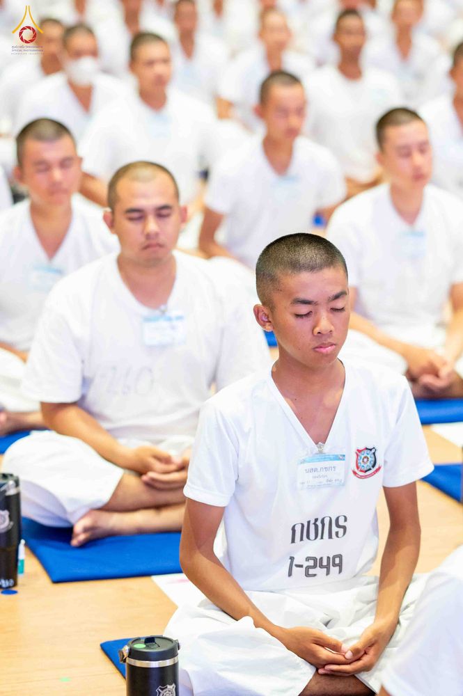 ภาพ No.341510:วันที่ 26 กรกฎาคม พ.ศ. 2569 โครงการพัฒนาคุณธรรม จริยธรรม สำหรับนักเรียนนายสิบตำรวจ (นสต.) รุ่นที่ 17 ศูนย์ฝึกอบรมตำรวจภูธรภาค 1 ได้จัดกิจกรรม  จุดเทียนรวมใจและปฏิบัติธรรมเจริญสมาธิภาวนา เพื่อน้อมอุทิศถวายเป็นพระราชกุศลฯ ณ ศูนย์ปฏิบัติธรรมเวิล์ดพีช วัลเล่