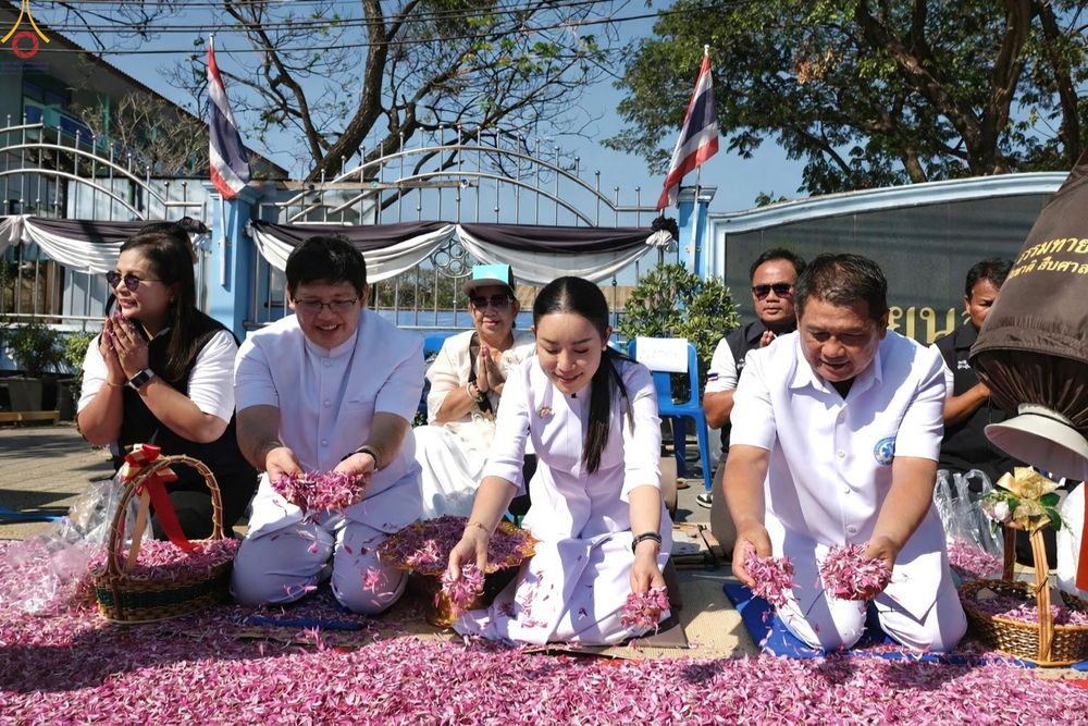 ภาพ No.303998:วันที่ 25 มกราคม พ.ศ. 2569 พิธีต้อนรับพระธรรมยาตรา  รร.สามัคคีราษฏร์บำรุง-วัดพระธรรมกาย ในโครงการธรรมยาตรา กตัญญูบูชา มหาปูชนียาจารย์ พระมงคลเทพมุนี(สด จนฺทสโร) พระผู้ปราบมาร อนุสรณ์สถาน 7 แห่ง ปีที่ 14