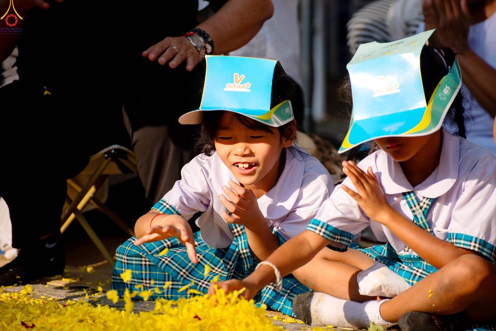 ภาพ No.295107:วันที่ 14 มกราคม พ.ศ. 2569 พิธีต้อนรับพระธรรมยาตรา อนุสรณ์สถานลำดับที่ 4  สถานที่เกิดด้วยกายธรรม ณ วัดโบสถ์บน ต.บางคูเวียง จ.นนทบุรี ในโครงการธรรมยาตรา กตัญญูบูชา มหาปูชนียาจารย์ พระมงคลเทพมุนี(สด จนฺทสโร) พระผู้ปราบมาร อนุสรณ์สถาน 7 แห่ง ปีที่ 14