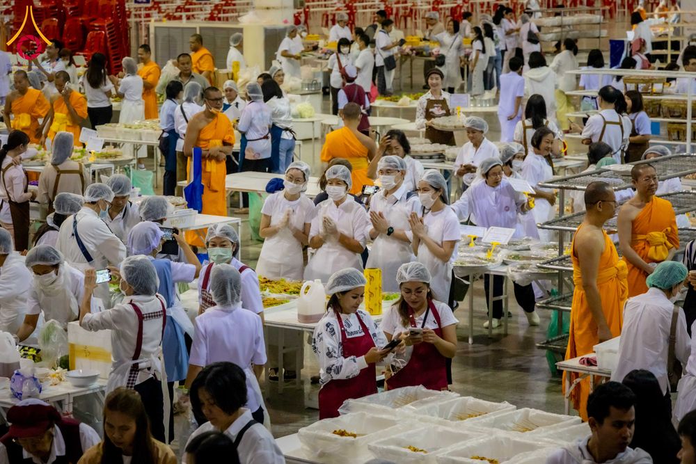 ภาพ No.305505:วันที่ 29 มกราคม พ.ศ. 2569 พิธีถวายภัตตาหารเป็นสังฆทาน แด่พระธรรมยาตรา ณ วัดพระธรรมกาย  จังหวัดปทุมธานี ในโครงการธรรมยาตรา กตัญญูบูชา มหาปูชนียาจารย์ พระมงคลเทพมุนี(สด จนฺทสโร) พระผู้ปราบมาร อนุสรณ์สถาน 7 แห่ง ปีที่ 14