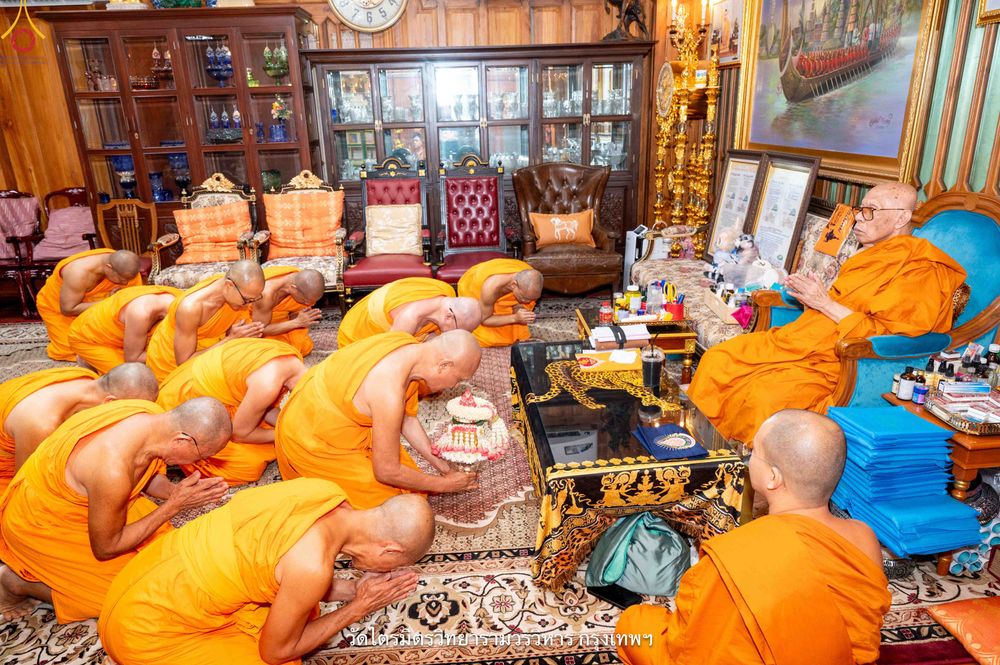 ภาพ No.342121:วันศุกร์ที่ 31 กรกฎาคม พ.ศ.2569 พระภิกษุวัดพระธรรมกาย ทำวัตรพระผู้ใหญ่เนื่องในวันเข้าพรรษา