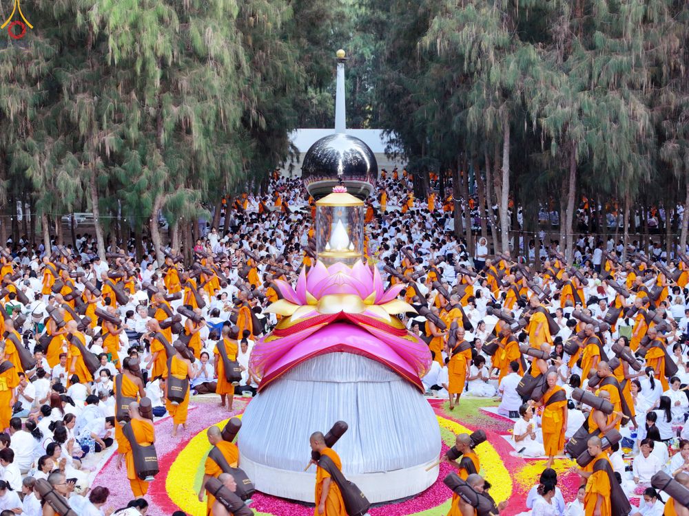 ภาพ No.287527:วันที่ 3 มกราคม พ.ศ. 2569 พิธีต้อนรับพระธรรมยาตรา ในโครงการธรรมยาตรา กตัญญูบูชา มหาปูชนียาจารย์ พระมงคลเทพมุนี(สด จนฺทสโร) พระผู้ปราบมาร อนุสรณ์สถาน 7 แห่ง ปีที่ 14 ณ อนุสรณ์สถานมหาวิหารพระมงคลเทพมุนี (โลตัสแลนด์) อ.สองพี่น้อง จ.สุพรรณบุรี