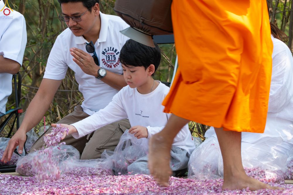 ภาพ No.299410:วันที่ 18 มกราคม พ.ศ. 2569 พิธีต้อนรับพระธรรมยาตรา ณ อนุสรณ์สถานลำดับที่ 5 สถานที่เผยแผ่วิชชาธรรมกายครั้งแรก อนุสรณ์สถานบางปลา วัดบางปลา อำเภอบางเลน จังหวัดนครปฐม ในโครงการธรรมยาตรา กตัญญูบูชา มหาปูชนียาจารย์ พระมงคลเทพมุนี(สด จนฺทสโร) พระผู้ปราบมาร อนุส