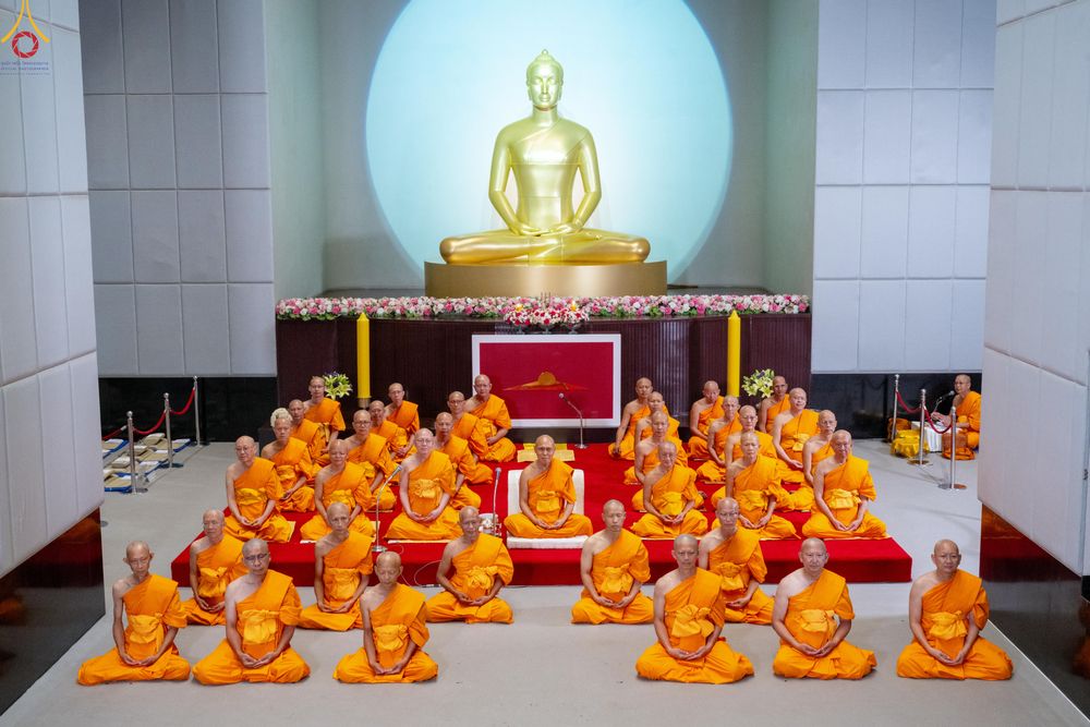 ภาพ No.330795:วันวิสาขบูชา อาทิตย์ที่ 31 พฤษภาคม พ.ศ.2569 พิธีบรรพชาสามเณรอุบาสก 11 ท่าน , พิธีถวายบาตรผ้าไตร และจตุปัจจัยไทยธรรม แด่สามเณร , พิธีอุปสมบทอุทิศชีวิต , พิธีกล่าวคำกัปปิยภัณฑ์  ณ อุโบสถพระไตรปิฎก วัดพระธรรมกาย จังหวัดปทุมธานี