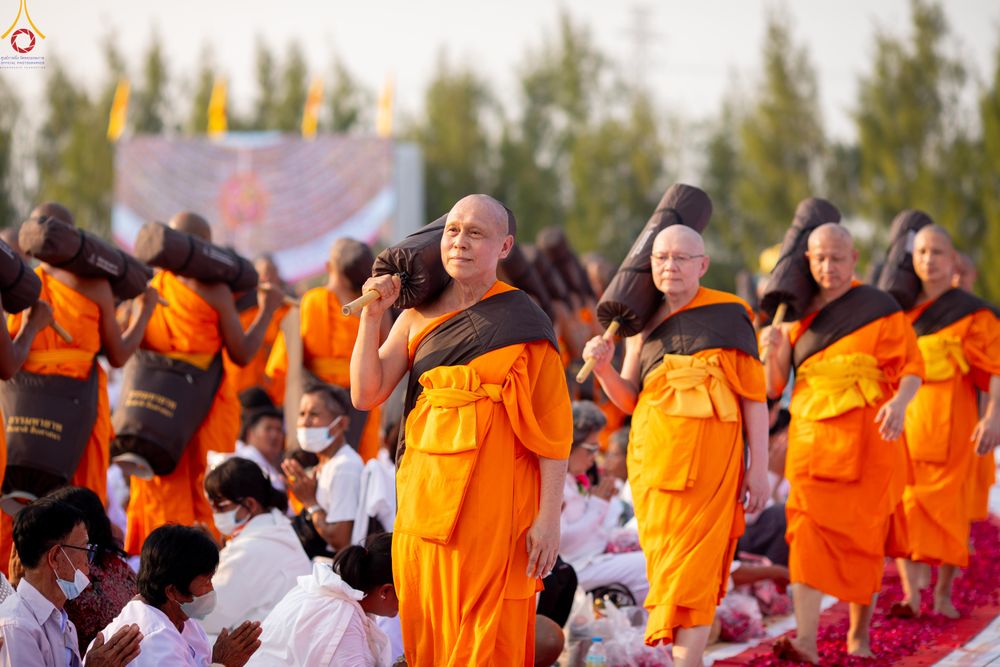 ภาพ No.299654:วันที่ 18 มกราคม พ.ศ. 2569 พิธีต้อนรับพระธรรมยาตรา (ภาพชุดที่ 2) ณ อนุสรณ์สถานลำดับที่ 5  สถานที่เผยแผ่วิชชาธรรมกายครั้งแรก อนุสรณ์สถานบางปลา วัดบางปลา อำเภอบางเลน จังหวัดนครปฐม ในโครงการธรรมยาตรา กตัญญูบูชา มหาปูชนียาจารย์ พระมงคลเทพมุนี(สด จนฺทสโร) พระ