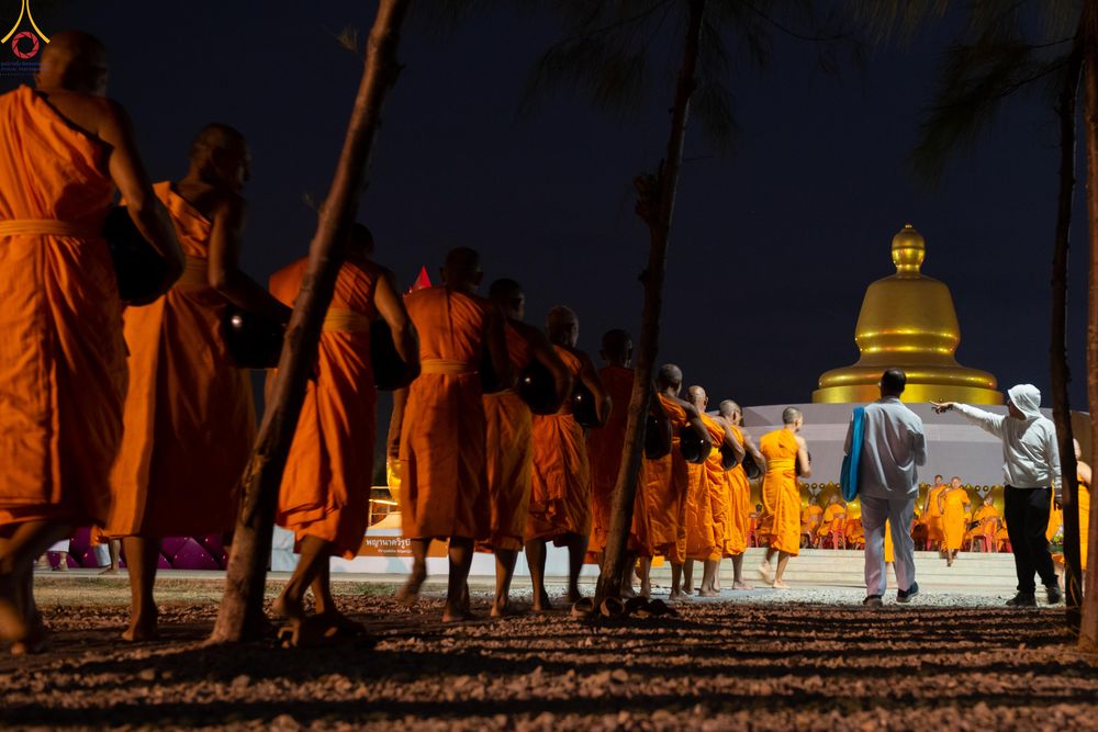 ภาพ No.302371:วันที่ 24 มกราคม พ.ศ. 2569 พิธีตักบาตรพระธรรมยาตรา ณ อนุสรณ์สถานลำดับที่ 5 สถานที่เผยแผ่วิชชาธรรมกายครั้งแรก อนุสรณ์สถานบางปลา วัดบางปลา อำเภอบางเลน จังหวัดนครปฐม ในโครงการธรรมยาตรา กตัญญูบูชา มหาปูชนียาจารย์ พระมงคลเทพมุนี(สด จนฺทสโร) พระผู้ปราบมาร อนุส