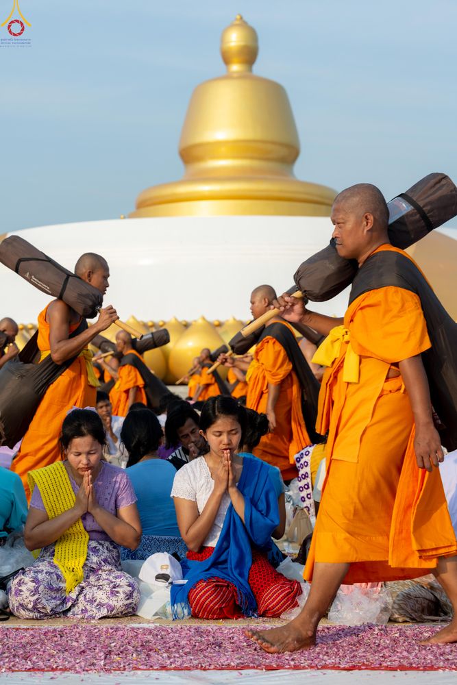 ภาพ No.299587:วันที่ 18 มกราคม พ.ศ. 2569 พิธีต้อนรับพระธรรมยาตรา (ภาพชุดที่ 2) ณ อนุสรณ์สถานลำดับที่ 5  สถานที่เผยแผ่วิชชาธรรมกายครั้งแรก อนุสรณ์สถานบางปลา วัดบางปลา อำเภอบางเลน จังหวัดนครปฐม ในโครงการธรรมยาตรา กตัญญูบูชา มหาปูชนียาจารย์ พระมงคลเทพมุนี(สด จนฺทสโร) พระ