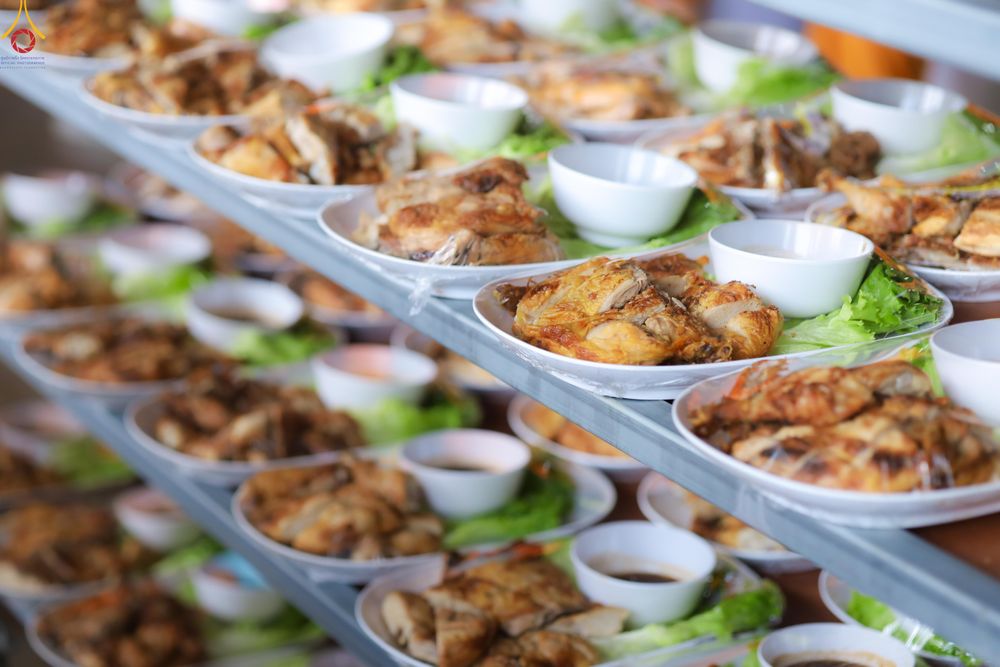 ภาพ No.325756:วันที่ 22 เมษายน พ.ศ.2569(วันคุ้มครองโลก) งานถวายมหาสังฆทาน 40,000 กว่าวัดทั่วประเทศ เจ้าหน้าที่ สาธุชน ร่วมใจจัดเตรียมภัตตาหารเพล (ชุด 2)