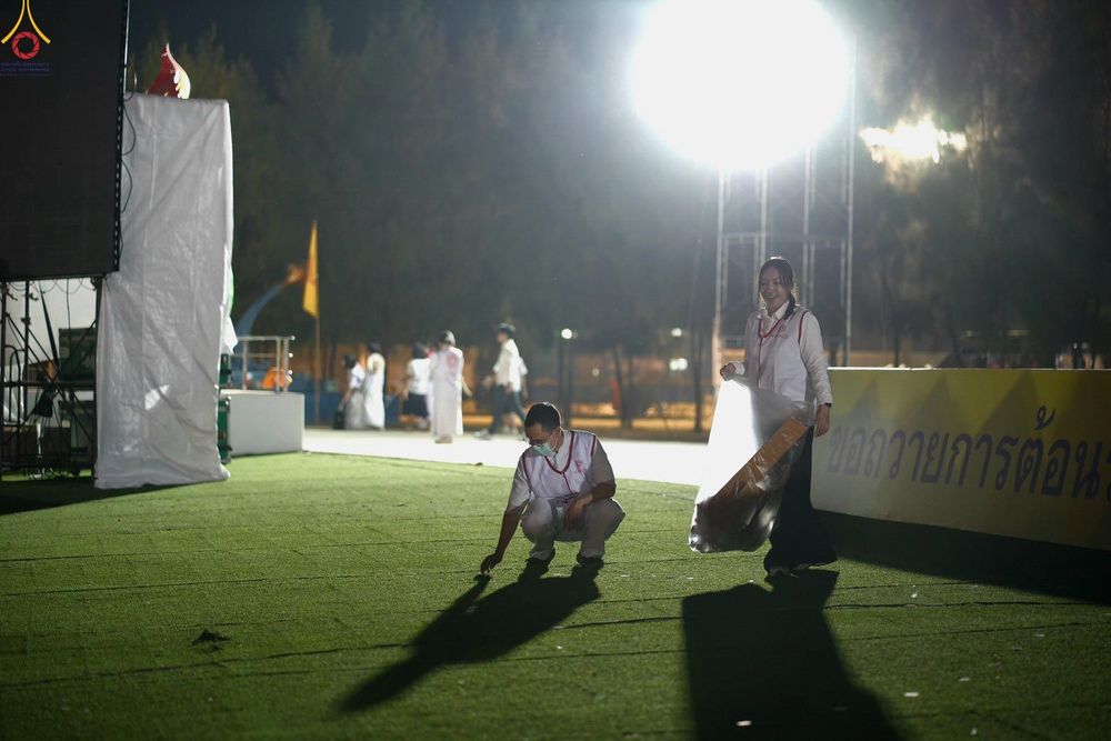 ภาพ No.306625:ภาพเบื้องหลังอาสาสมัครรวมใจ ชุดที่ 5 ในโครงการธรรมยาตรา กตัญญูบูชา มหาปูชนียาจารย์ พระมงคลเทพมุนี(สด จนฺทสโร) พระผู้ปราบมาร อนุสรณ์สถาน 7 แห่ง ปีที่ 14