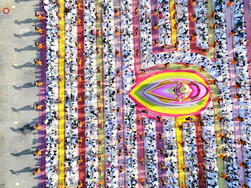 ภาพ No.295305:วันที่ 16 มกราคม พ.ศ. 2569 พิธีต้อนรับพระธรรมยาตรา อนุสรณ์สถานลำดับที่ 4 (ภาพชุดที่ 2) สถานที่เกิดด้วยกายธรรม ณ วัดโบสถ์บน ต.บางคูเวียง จ.นนทบุรี ในโครงการธรรมยาตรา กตัญญูบูชา มหาปูชนียาจารย์ พระมงคลเทพมุนี(สด จนฺทสโร) พระผู้ปราบมาร อนุสรณ์สถาน 7 แห่ง ปี