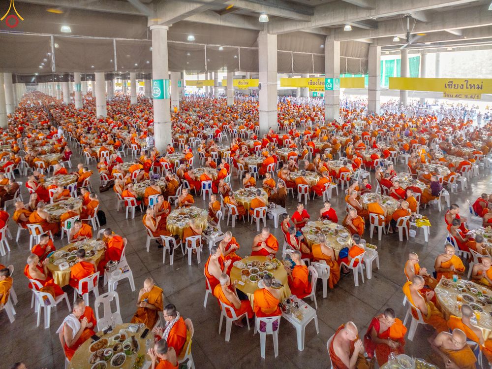 ภาพ No.323777:วันที่ 22 เมษายน พ.ศ.2569(วันคุ้มครองโลก) งานถวายมหาสังฆทาน 40,000 กว่าวัดทั่วประเทศ คณะสงฆ์ฉันภัตตาหารเพล