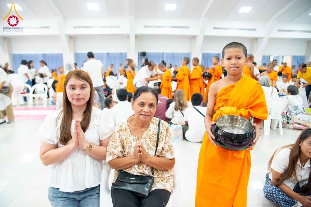 ภาพ No.321865:วันที่ 12 เมษายน พ.ศ.2569 ตักบาตรสงกรานต์ฉลองสามเณรใหม่  ณ ศูนย์ปฏิบัติธรรมระยอง(บ้านช่องลม)