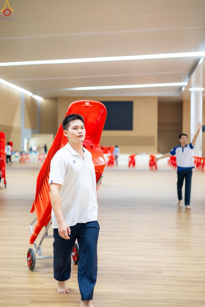 ภาพ No.322812:วันที่ 15-18 เมษายน พ.ศ.2569 การเเตรียมโต๊ะฉัน , เตรียมจุดพักค้าง , เรียงเก้าอี้ , เรียงกล่องไทยธรรม  เพื่องานถวายมหาสังฆทาน 40,000 กว่าวัดทั่วประเทศ วันคุ้มครองโลก 22 เมษายน พ.ศ.2569 วัดพระธรรมกาย