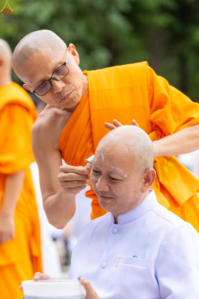ภาพ No.330575:วันที่ 30 พฤษภาคม พ.ศ.2569 พิธีตัดปอยผมและปลงผม อุบาสกอุปสมบทอุทิศชีวิต 11 ท่าน (ภาพชุดที่ 2) ณ โบสถ์พระไตรปิฎก วัดพระธรรมกาย จังหวัดปทุมธานี