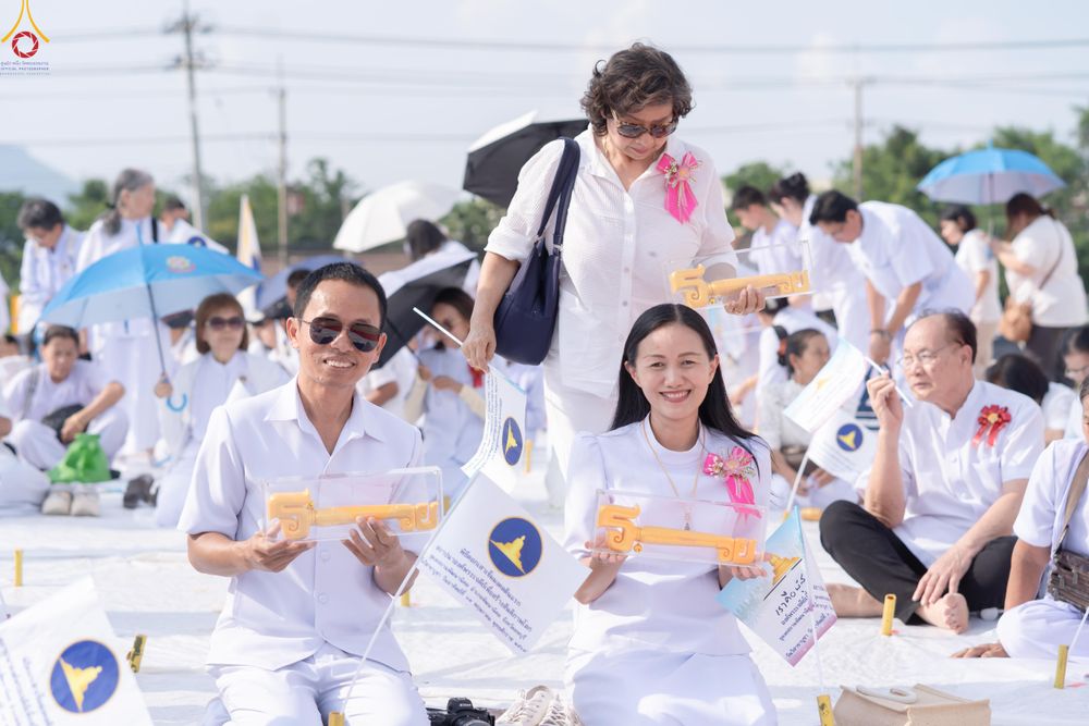 ภาพ No.331445:วันที่ 31 พฤษภาคม พ.ศ.2569 พิธีทอดผ้าป่าและตอกเสาเข็มมงคลต้นแรก องค์พระเจดีย์เพื่อสร้างสันติภาพโลก  ณ ธุดงคสถานพัฒนานิคม จังหวัดลพบุรี
