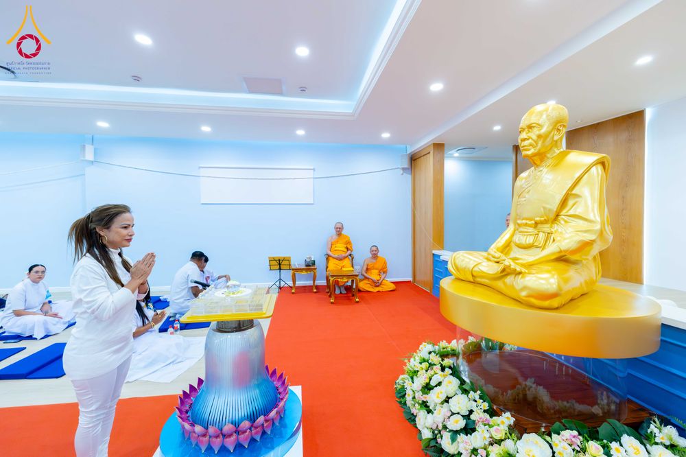 ภาพ No.313282:วันอาทิตย์ที่ 8 มีนาคม พ.ศ. 2569 พิธีสมโภชรูปเหมือนพระมงคลเทพมุนี (สด จนฺทสโร) และพิธีทอดผ้าป่าสามัคคีเพื่อสร้างวิหารพระมงคลเทพมุนี ณ วัดพุทธเคปทาวน์ ประเทศแอฟริกาใต้