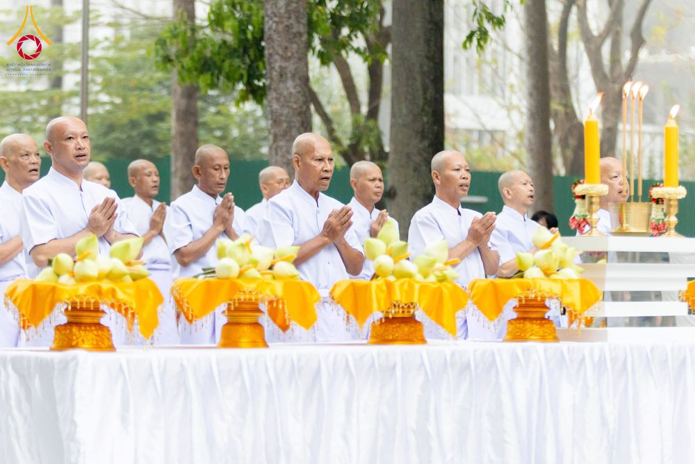 ภาพ No.298104:วันเสาร์ที่ 17 มกราคม พ.ศ. 2569 พิธีบรรพชาอุปสมบท โครงการอุปสมบทหมู่ บูชาธรรมครบ 117 ปี คุณยายอาจารย์มหารัตนอุบาสิกาจันทร์ ขนนกยูง  ณ อุโบสถพระไตรปิฎก วัดพระธรรมกาย