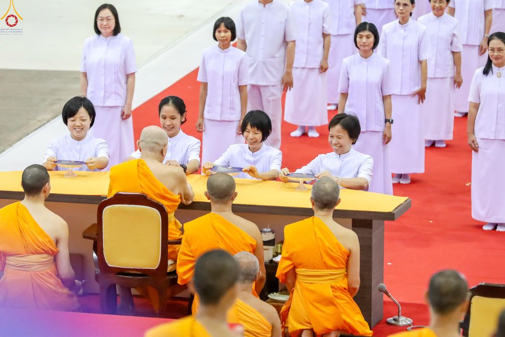 ภาพ No.339014:วันอาทิตย์ที่ 12 กรกฎาคม พ.ศ.2569 พิธีมุทิตาผู้สอบได้เปรียญธรรม ประโยค 1-2 ถึง ป.ธ.9 และ บ.ศ.1-2 ถึง บ.ศ.6 สำนักศาสนศึกษาวัดพระธรรมกาย ประจำปี 2569, พิธีมอบตราตั้งแต่งตั้งอาจารย์ใหญ่ สำนักศาสนศึกษาวัดพระธรรมกาย