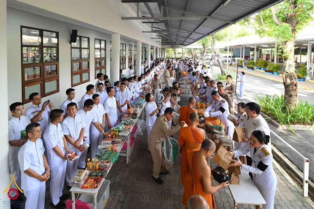 ภาพ No.344290:วันที่ 12 สิงหาคม พ.ศ. 2569  พสกนิกรชาวอำเภอคลองหลวง พร้อมใจร่วมพิธีสวดพระพุทธมนต์และทำบุญตักบาตรถวายพระราชกุศล เนื่องในวันคล้ายวันพระราชสมภพ สมเด็จพระบรมราชชนนีพันปีหลวง และวันแม่แห่งชาติ 12 สิงหาคม 2569