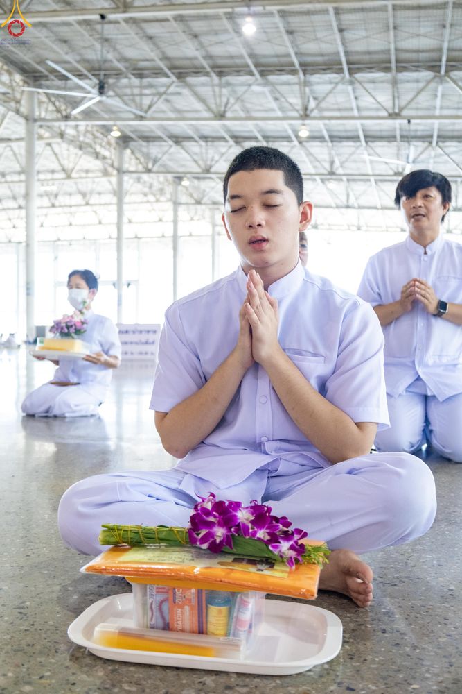 ภาพ No.327984:วันที่ 3 พฤษภาคม พ.ศ.2569 พิธีตักบาตร ข้าวสารอาหารแห้ง ณ บ้านแก้วเรือนทองคุณยายอาจารย์ฯ วัดพระธรรมกาย