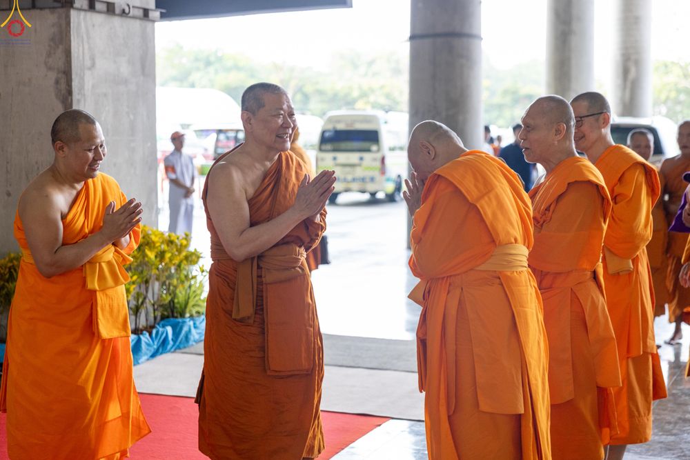 ภาพ No.323501:วันที่ 22 เมษายน พ.ศ.2569(วันคุ้มครองโลก) งานถวายมหาสังฆทาน 40,000 กว่าวัดทั่วประเทศ การเดินทางเข้าวัด , การต้อนรับปฏิสันถารพระสังฆาธิการ  ,  การจัดเตรียมภัตตาหาร , การลงทะเบียน