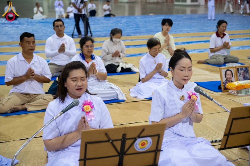 ภาพ No.303101:วันที่ 26 มกราคม พ.ศ. 2569 พิธีถวายภัตตาหารเป็นสังฆทาน แด่พระธรรมยาตรา ณ วัดพระธรรมกาย  จังหวัดปทุมธานี ในโครงการธรรมยาตรา กตัญญูบูชา มหาปูชนียาจารย์ พระมงคลเทพมุนี(สด จนฺทสโร) พระผู้ปราบมาร อนุสรณ์สถาน 7 แห่ง ปีที่ 14