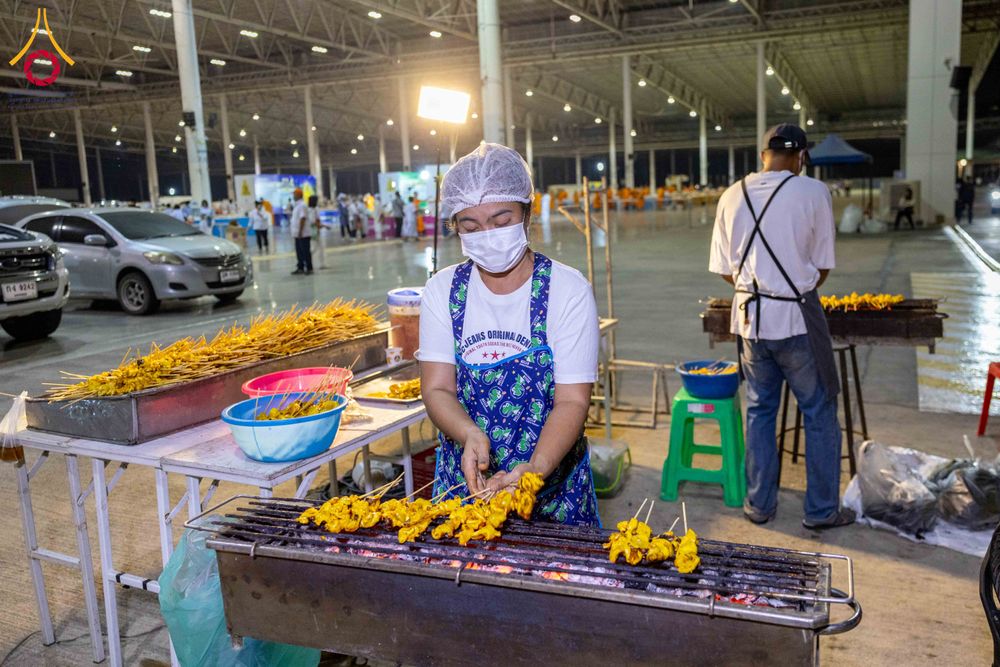 ภาพ No.303424:วันที่ 27 มกราคม พ.ศ. 2569 พิธีถวายภัตตาหารเป็นสังฆทาน แด่พระธรรมยาตรา ณ วัดพระธรรมกาย  จังหวัดปทุมธานี ในโครงการธรรมยาตรา กตัญญูบูชา มหาปูชนียาจารย์ พระมงคลเทพมุนี(สด จนฺทสโร) พระผู้ปราบมาร อนุสรณ์สถาน 7 แห่ง ปีที่ 14