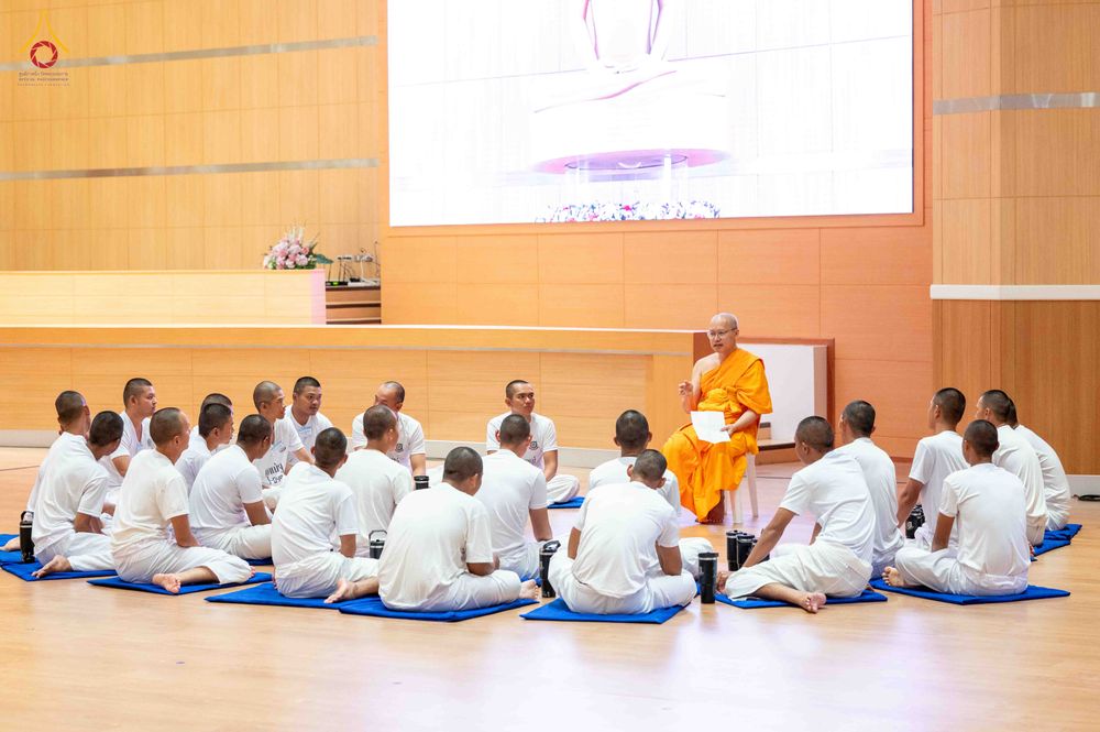 ภาพ No.341057:วันที่ 26 กรกฎาคม พ.ศ. 2569 โครงการพัฒนาคุณธรรม จริยธรรม สำหรับนักเรียนนายสิบตำรวจ (นสต.) รุ่นที่ 17 ศูนย์ฝึกอบรมตำรวจภูธรภาค 1 ได้จัดกิจกรรม ตักบาตรเพื่อน้อมอุทิศถวายเพื่อเป็นพระราชกุศลฯ  และปฏิบัติธรรม ติวธรรมมะ ณ ศูนย์ปฏิบัติธรรมเวิล์ดพีช วัลเล่ย์ (Wo