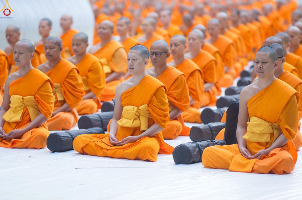ภาพ No.288434:วันที่ 4 มกราคม พ.ศ. 2569 พระธรรมยาตราปฏิบัติธรรม และถ่ายภาพหมู่ประวัติศาสตร์ ในโครงการธรรมยาตรา กตัญญูบูชา มหาปูชนียาจารย์ พระมงคลเทพมุนี(สด จนฺทสโร) พระผู้ปราบมาร อนุสรณ์สถาน 7 แห่ง ปีที่ 14 ณ อนุสรณ์สถานมหาวิหารพระมงคลเทพมุนี (โลตัสแลนด์) อ.สองพี่น้อง