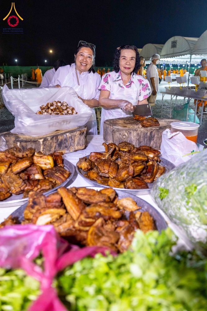 ภาพ No.300132:วันที่ 22 มกราคม พ.ศ. 2569 พิธีถวายภัตตาหารเป็นสังฆทาน แด่พระธรรมยาตรา ณ อนุสรณ์สถานบางปลา วัดบางปลา อำเภอบางเลน จังหวัดนครปฐม ในโครงการธรรมยาตรา กตัญญูบูชา มหาปูชนียาจารย์ พระมงคลเทพมุนี(สด จนฺทสโร) พระผู้ปราบมาร อนุสรณ์สถาน 7 แห่ง ปีที่ 14