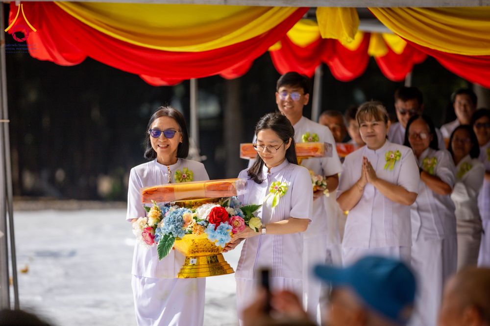 ภาพ No.285738:วันพุธที่ 10 ธันวาคม พ.ศ.2568  พิธีตอกเสาเข็มมงคลต้นสุดท้าย รองรับองค์พระเจดีย์เพื่อสร้างสันติภาพโลก ณ ศูนย์ปฏิบัติธรรมและศูนย์อบรมเยาวชน ชัยนาท