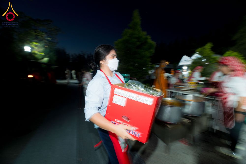 ภาพ No.287954:วันที่ 4 มกราคม พ.ศ. 2569 พิธีถวายภัตตาหารเป็นสังฆทาน แด่พระธรรมยาตรา ในโครงการธรรมยาตรา กตัญญูบูชา มหาปูชนียาจารย์ พระมงคลเทพมุนี(สด จนฺทสโร) พระผู้ปราบมาร อนุสรณ์สถาน 7 แห่ง ปีที่ 14 ณ อนุสรณ์สถานมหาวิหารพระมงคลเทพมุนี (โลตัสแลนด์) อ.สองพี่น้อง จ.สุพรร