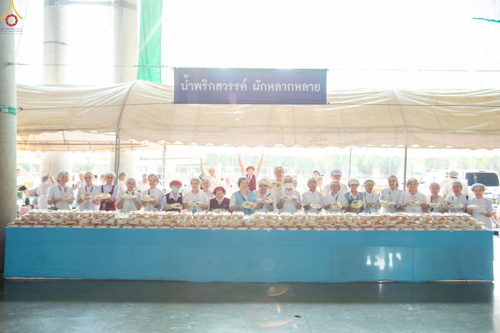 ภาพ No.325674:วันที่ 22 เมษายน พ.ศ.2569(วันคุ้มครองโลก) งานถวายมหาสังฆทาน 40,000 กว่าวัดทั่วประเทศ เจ้าหน้าที่ สาธุชน ร่วมใจจัดเตรียมภัตตาหารเพล (ชุด 2)