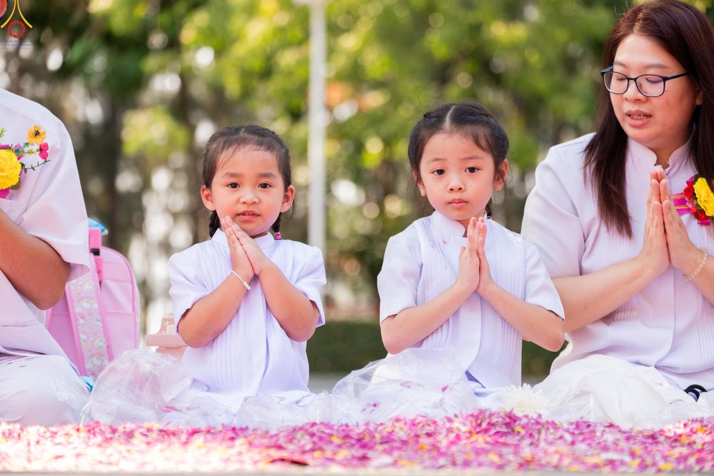 ภาพ No.304069:วันที่ 25 มกราคม พ.ศ. 2569 พิธีต้อนรับพระธรรมยาตรา  รร.สามัคคีราษฏร์บำรุง-วัดพระธรรมกาย ในโครงการธรรมยาตรา กตัญญูบูชา มหาปูชนียาจารย์ พระมงคลเทพมุนี(สด จนฺทสโร) พระผู้ปราบมาร อนุสรณ์สถาน 7 แห่ง ปีที่ 14