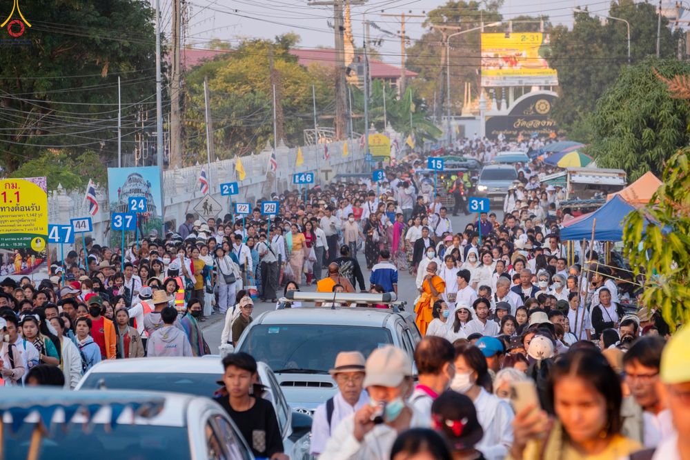 ภาพ No.293069:วันที่ 11 มกราคม พ.ศ. 2569 พิธีต้อนรับพระธรรมยาตรา ณ อนุสรณ์สถานลำดับที่ 3 (ภาพชุดที่ 2) สถานที่เกิดในเพศสมณะ วัดสองพี่น้อง อำเภอสองพี่น้อง จังหวัดสุพรรณบุรี ในโครงการธรรมยาตรา กตัญญูบูชา มหาปูชนียาจารย์ พระมงคลเทพมุนี(สด จนฺทสโร) พระผู้ปราบมาร อนุสรณ์สถ