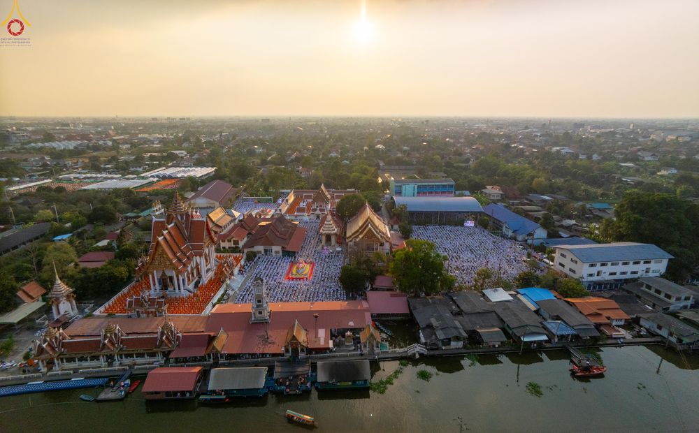 ภาพ No.296957:วันที่ 17 มกราคม พ.ศ. 2569 พิธีจุดประทีปถวายเป็นพุทธบูชา และบูชาธรรมมหาปูชนียาจารย์  ณ วัดโบสถ์บน ต.บางคูเวียง จ.นนทบุรี อนุสรณ์สถานลำดับที่ 4 สถานที่เกิดด้วยกายธรรม ในโครงการธรรมยาตรา กตัญญูบูชา มหาปูชนียาจารย์ พระมงคลเทพมุนี(สด จนฺทสโร) พระผู้ปราบมาร อ