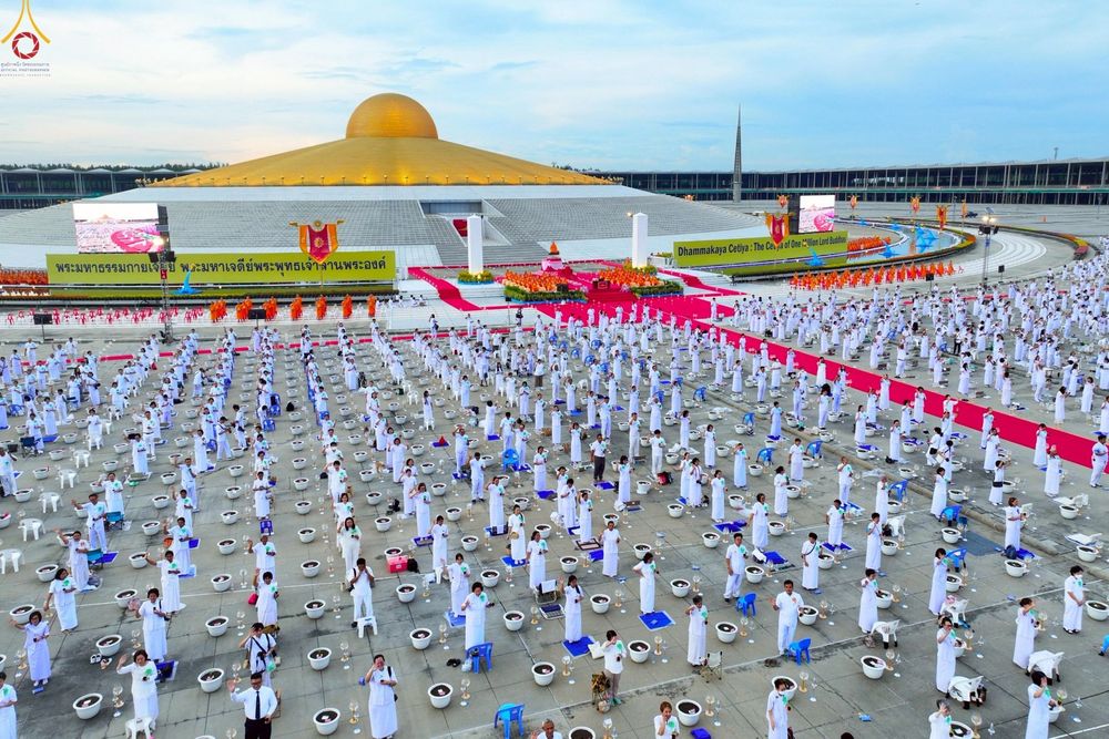 ภาพ No.252865:วันที่ 10 ตุลาคม พ.ศ. 2568 พิธีปลูกต้นทรัพย์บานชื่น ณ ลานธรรม วัดพระธรรมกาย