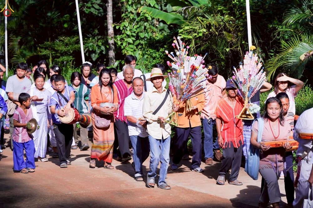 ภาพ No.262303:วันที่ 19 ตุลาคม พ.ศ. 2568 พิธีทอดกฐินสามัคคีทั่วไทย 30,000 วัด โดยคณะศิษยานุศิษย์ บูชาธรรม 81 ปี หลวงพ่อธัมมชโย ณ วัดป่าหมาก ต.แม่ลาน้อย อ.แม่ลาน้อย จ.แม่ฮ่องสอน