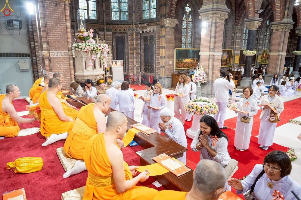 ภาพ No.271352:วันอาทิตย์ที่ 26 ตุลาคม พ.ศ. 2568 พิธีทอดกฐินสามัคคีวัดพระธรรมกายเนเธอร์แลนด์ กฐินเพื่อปฏิสังขรณ์ผนังรอบโบสถ์ อายุกว่า 135 ปี