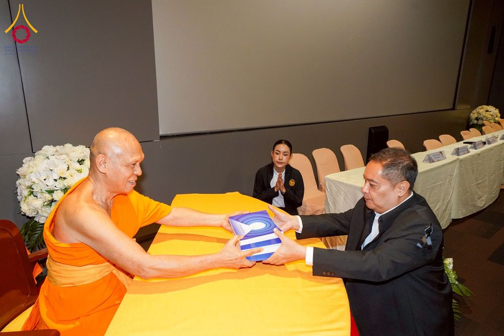 ภาพ No.271887:วันที่ 22 พฤศจิกายน พ.ศ. 2568 ผู้ว่าฯ ปทุมธานี ลงพื้นที่เยี่ยม “อำเภอคลองหลวง” พร้อมชมการเตรียมความพร้อมเทศกาลสวนดอกไม้ปทุมธานี “ทุ่งสวรรค์ ตะวันฉาย” ณ วัดพระธรรมกาย