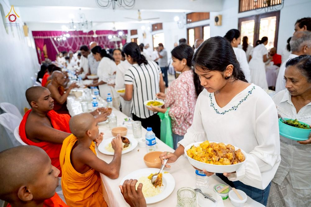 ภาพ No.266609:วันที่ 25 ตุลาคม พ.ศ. 2568 พิธีทอดกฐินสมทบ วัดกัลยาณมิตรต่างประเทศ  บูชาธรรม 81 ปี หลวงพ่อธัมมชโย ณ วัดธรรมวัฒนา รามายา  เมืองมาตะเล ประเทศศรีลังกา 