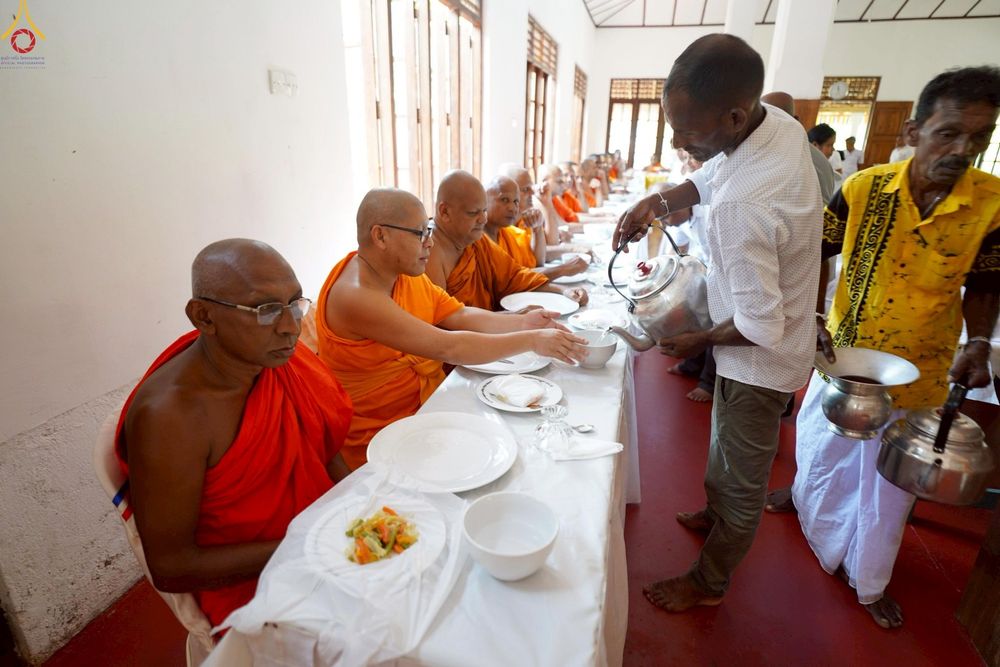 ภาพ No.264849:วันที่ 17 ตุลาคม พ.ศ. 2568 กฐินสมทบต่างประเทศ บูชาธรรม 81 ปี หลวงพ่อธัมมชโย ณ วัดศรีบุปผาราม เมืองปัลเลโปลา ประเทศศรีลังกา 