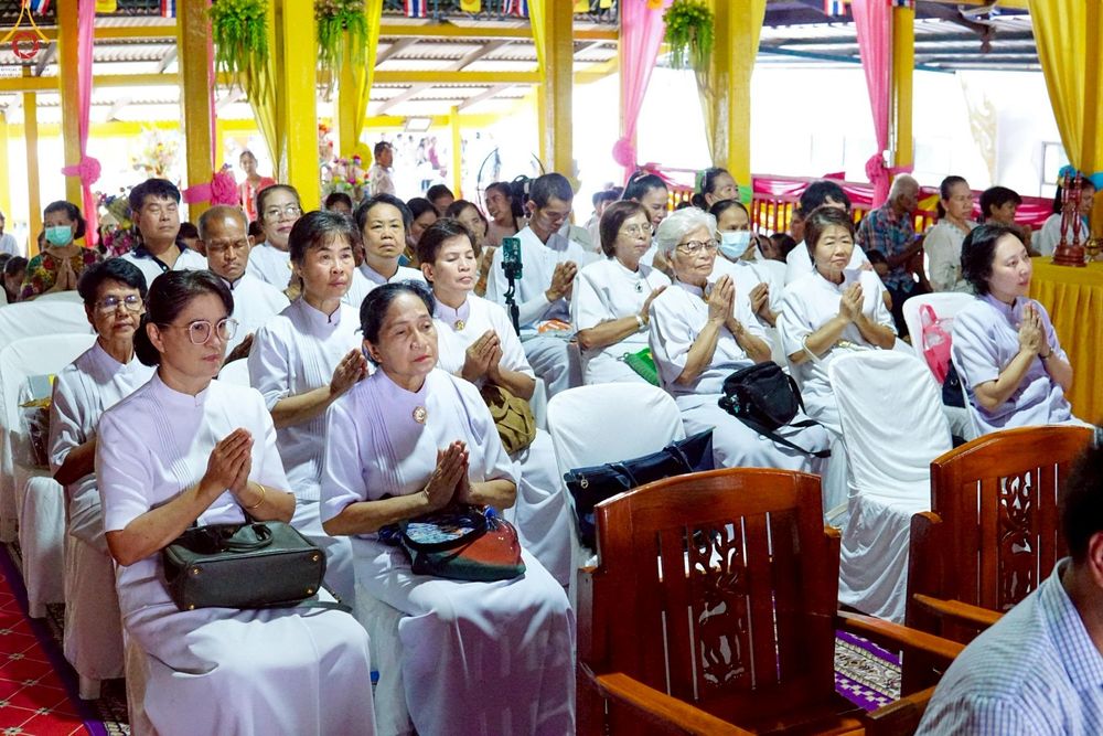 ภาพ No.260820:วันที่ 12 ตุลาคม พ.ศ. 2568 พิธีทอดกฐินสามัคคีทั่วไทย 30,000 วัด โดยคณะศิษยานุศิษย์ บูชาธรรม 81 ปี หลวงพ่อธัมมชโย ณ วัดทองรำไพ ต.แหลมฟ้าผ่า อ.พระสมุทรเจดีย์ จ.สมุทรปราการ