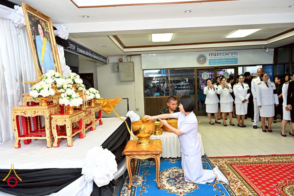 ภาพ No.260853:อำเภอคลองหลวง จัดพิธีสรงน้ำพระบรมศพ สมเด็จพระนางเจ้าสิริกิติ์ พระบรมราชินีนาถ พระบรมราชชนนีพันปีหลวง  ด้วยสำนึกในพระมหากรุณาธิคุณตราบนิจนิรันดร์ วันที่ 26 ตุลาคม พ.ศ. 2568 เวลา 09.30 น. ณ ที่ว่าการอำเภอคลองหลวง จังหวัดปทุมธานี